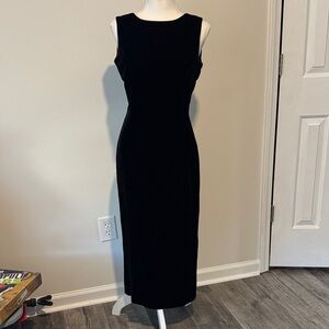 Elegant Black Sleeveless Velvet Dress 4P
